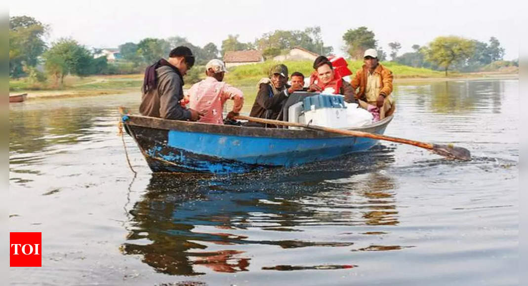 14km ​​का ट्रेक, इन मतदाताओं के लिए बुढ़ापा कोई बाधा नहीं |  भारत समाचार