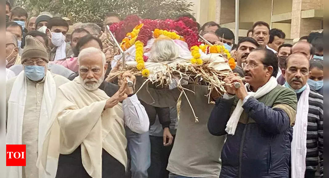 पीएम मोदी की मां हीराबेन का गुजरात में निधन, अंतिम संस्कार |  भारत समाचार