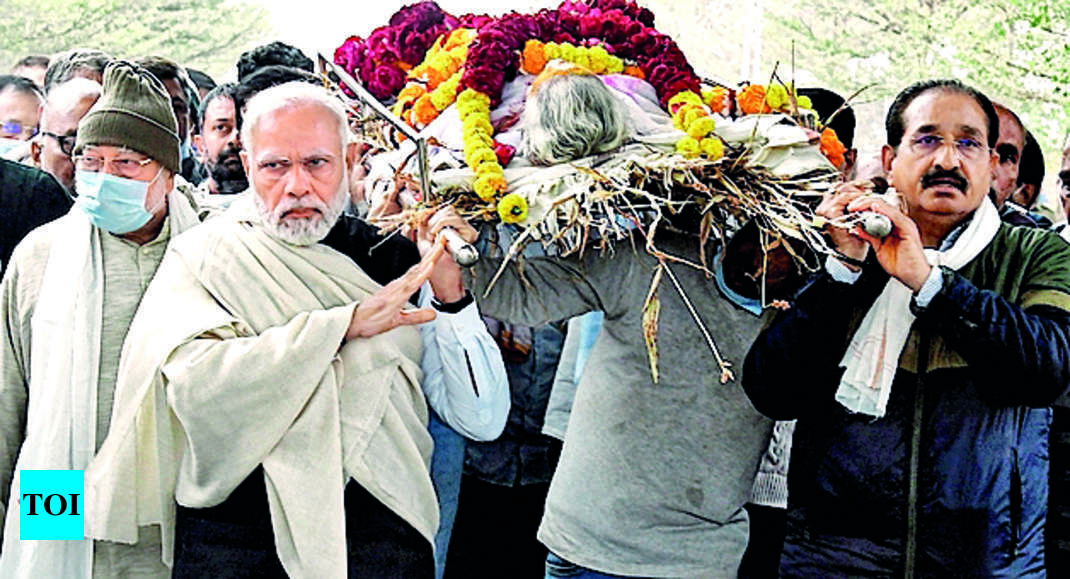 मां के अंतिम संस्कार के बाद काम पर लौटे पीएम मोदी |  भारत समाचार