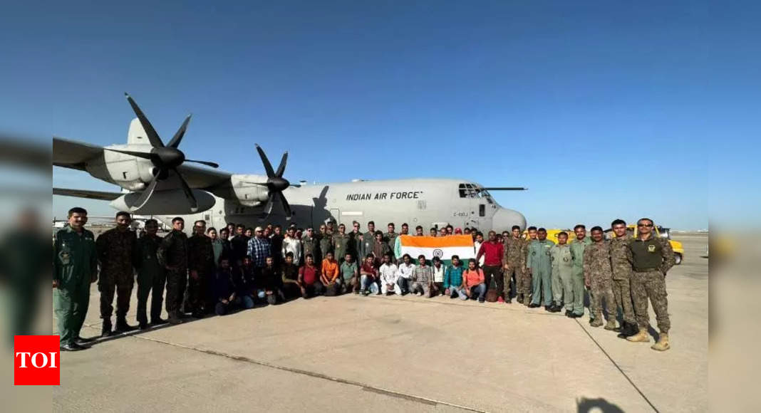 ऑपरेशन कावेरी: दिल्ली जाने वाले C-130J विमान ने 40 यात्रियों को लेकर जेद्दा से उड़ान भरी |  भारत समाचार