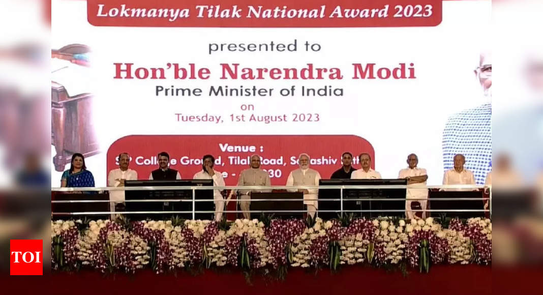 Lokmanya Tilak: Modi in Pune: PM Narendra Modi shares stage with NCP leader Sharad Pawar at Lokmanya Tilak National Award ceremony in Pune: Latest development | India News