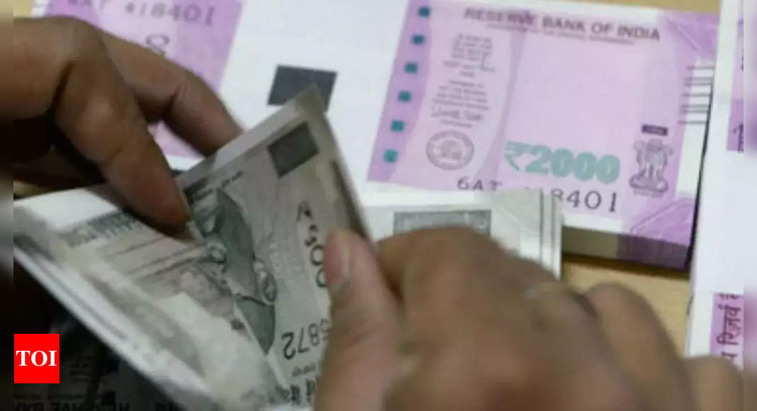 Stock Market: Rupee rises 9 paise to 82.61 against US dollar in early trade