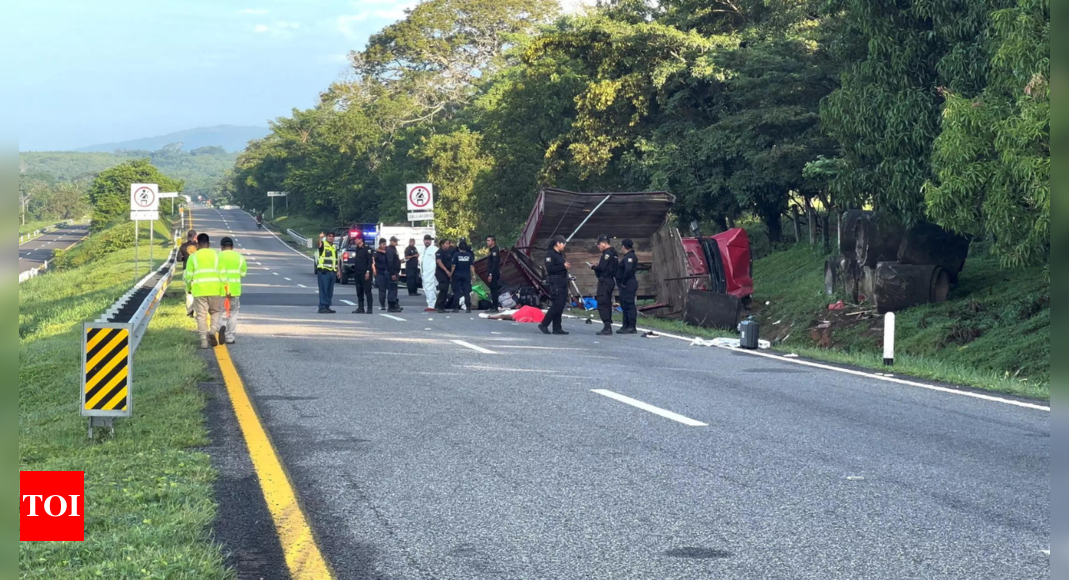 10 Cuban migrants killed in Mexico truck accident, 17 injured