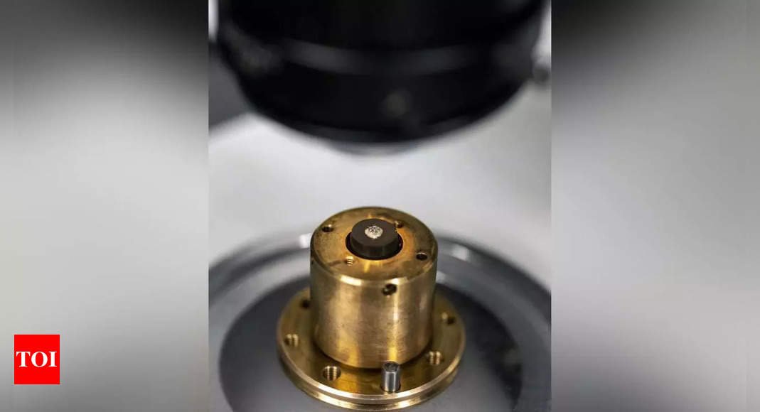 Superconductor at room temperature claim: Most authors seek retraction