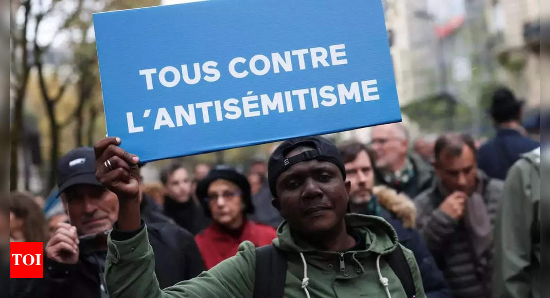 Jewish Community: Paris march against anti-Semitism rallies over 100,000 people