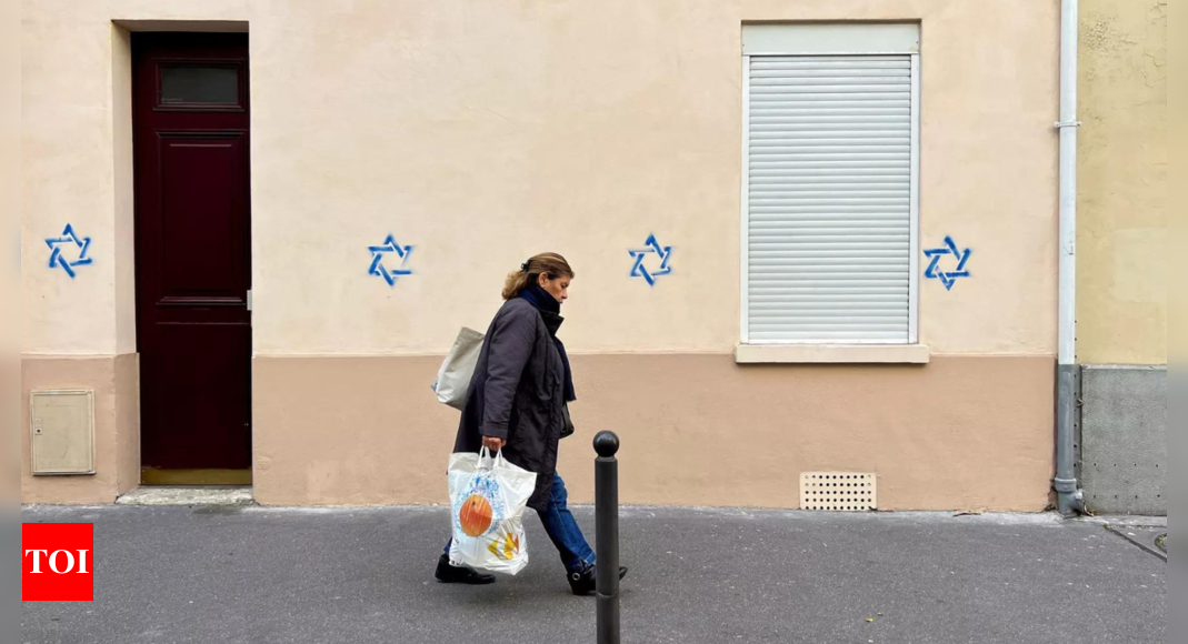 Stars of David graffiti in Paris aim 'to terrify'