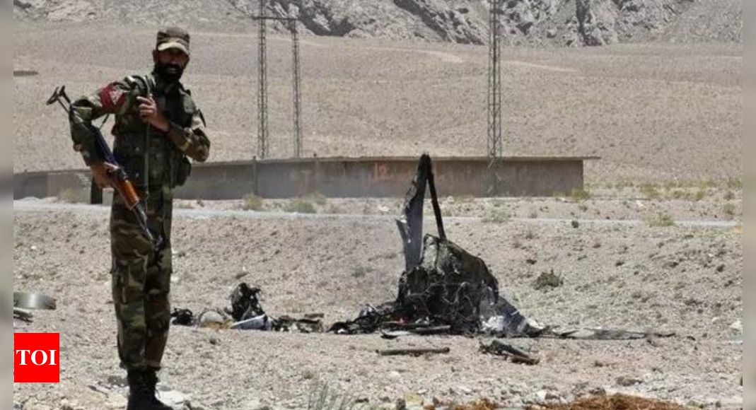 2 Pakistan soldiers killed as armed men open fire on security personnel in Balochistan