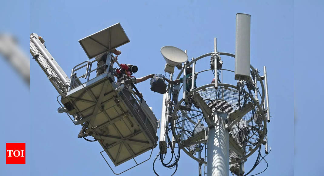 Spectrum Auction: Spectrum auction ends in 2 days, fetches 11k cr | India Business News